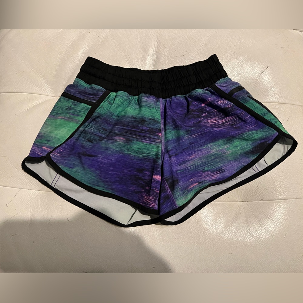 Lululemon shorts multi color sz 6
